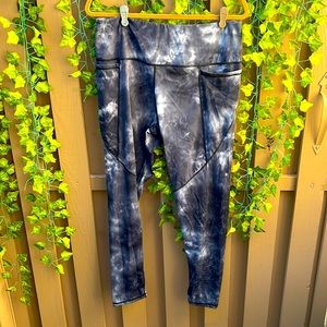 Black & White tie dye leggings with pockets! XXL Sweat wicking & breathable.